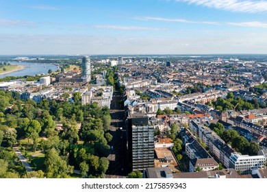 Königsallee And Kö-Bogen In Düsseldorf, Germany