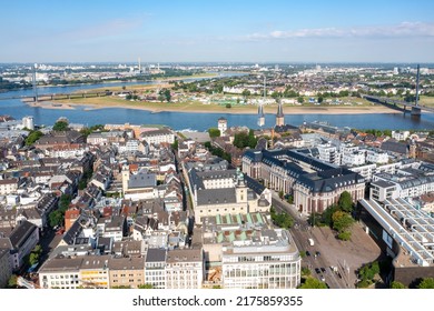 Königsallee And Kö-Bogen In Düsseldorf, Germany