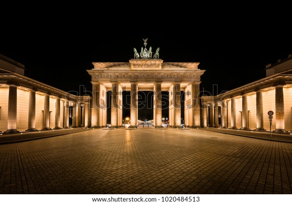 Germany, Berlin, Pariser Platz: Detail of illuminated\
Brandenburg Gate (Brandenburger Tor) at dark night in the German\
capital. The monument was built by king Frederick William II -\
isolated. 