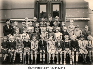 GERMANY, CIRCA 1953 - Vintage Photo Of Group Of Schoolmates And Teacher Posing In Front Of Their School