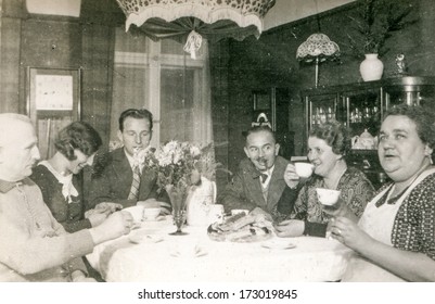GERMANY, CIRCA FIFTIES - Vintage photo of family party