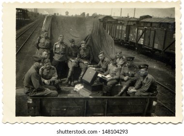 GERMANY - CIRCA : Vintage Photo Shows Soviet Army Soldiers Arrived To Home, Germany, 1945