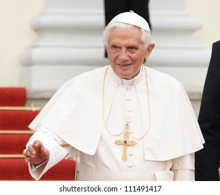 GERMANY - SEPTEMBER 22: Reception of Pope Benedict XVI, from Federal President Christian Wulff and his wife Bettina Wulff at Schloss Bellevue on September 22, 2012 in Berlin, Germany.