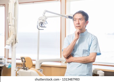 Gesture of the dentist