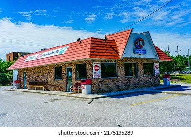 Gettysburg, PA, USA – July 3, 2022: A Dairy Queen Restaurant Is A Chain That Serves Ice Cream, Drinks, And Fast Food Sandwiches.