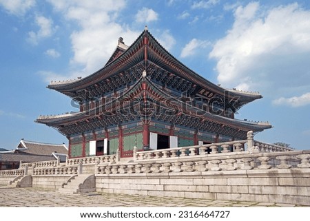 Geunjeongjeon Hall, the center of Gyeongbokgung Palace
(*Current Geunjeongjeon Letters)