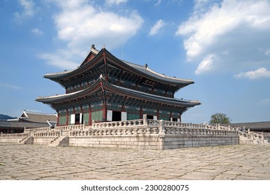 Geunjeongjeon Hall of Gyeongbokgung Palace (*written by Geunjeongjeon Hall)