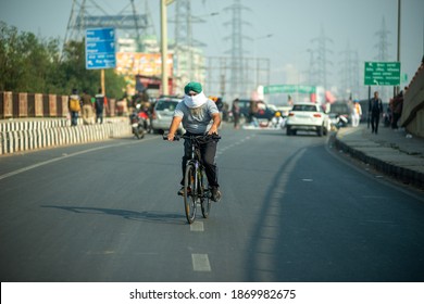 Ghaziabad, Uttar Pradesh, India- December 8 2020: A Sikh Man In Mask Riding His Bicycle On The Day Of Nationwide Shutdown. 