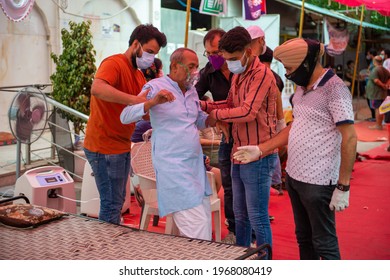 Ghaziabad, Uttar Pradesh, India- May 4 2021: Shortage Of Medical Oxygen In India. Covid Patient Who Is Suffering From Breathing Difficulty, Relatives Help To Shift To Other Bed During Oxygen Langar.