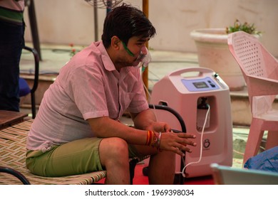 Ghaziabad, Uttar Pradesh, India, May 6 2021: Covid-19 Patient Taking Oxygen With The Help Of Oxygen Concentrator, Oxygen Langar At Gurudwara Sri Guru Singh Sabha Indirapuram, 