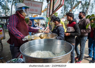 Ghaziabad, Uttar Pradesh, India-Jan 19 2022: A Volunteer Serving Food To Poor People. A Food Center Run By Charitable Trust, They Charge 5 Indian Rupees For Per Plate Of Food.