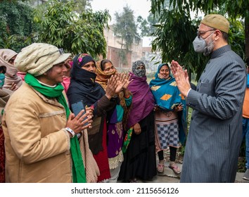 Ghaziabad, Uttar Pradesh, India-Jan 31 2022: Asaduddin Owaisi Party Leader ( AIMIM) Talking With Muslim Women During Road Show At Dhaulana Constituency, Ghaziabad 