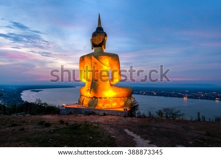 A giant Buddha image statue looking to Mekong river