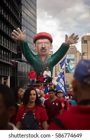 A Giant Figure Of The Deceased Former President Of Venezuela, Hugo Chávez, During A Rally In Favor Of The Nicolás Maduro Government In Caracas In October 2016.