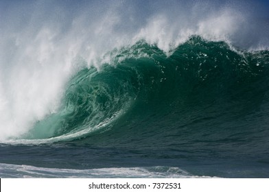 Giant Hollow Wave