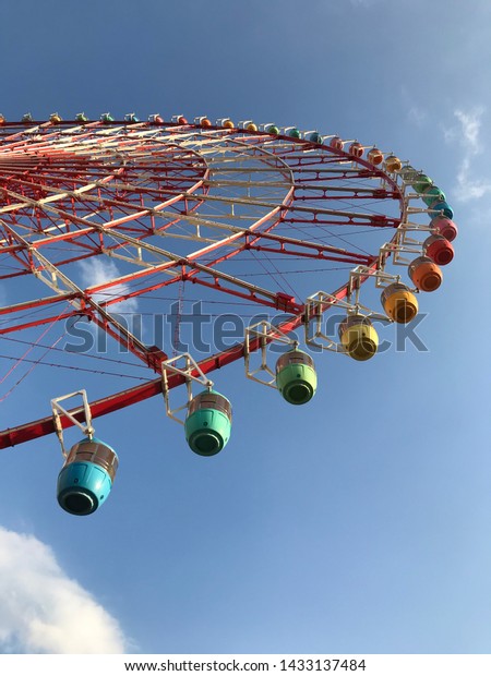 Giant Sky Wheel in Palette\
Town