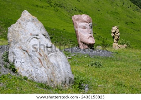 The giant stone head sculptures of Sno.