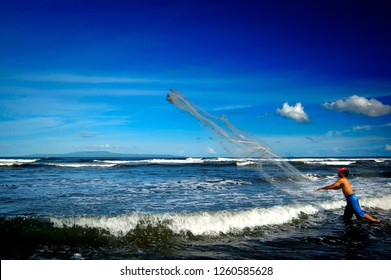 Gianyar, Bali / Indonesia - April 7, 2006 : A Fisherman At Saba Beach