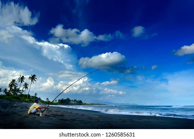 Gianyar, Bali / Indonesia - April 7, 2006 : A Fisherman At Saba Beach