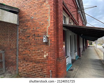 Gibson, Ga USA - 01 10 22: Small Town USA Downtown Gibson Georgia Side View Old Vintage Brick Strip Mall