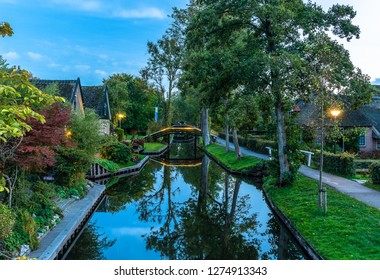  Giethoorn In The Netherlands