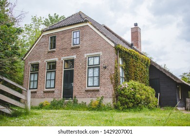 Giethoorn Netherlands Beautiful Brick House Thatched Stock Photo ...