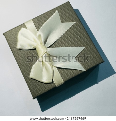A gift box pattern to bring a beautiful day.