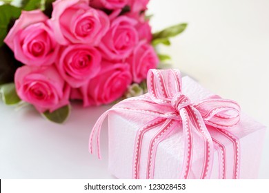 Gift box with pink rose bouquet for valentines day