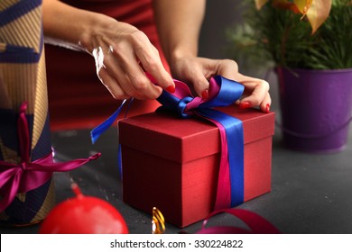 Gift wrapping. Woman packs gifts, step by step 