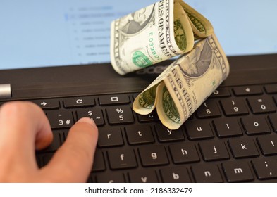 The Gig Economy Doesn’t Seem To Be Slowing Down. Legitimate Ways To Make Some Extra Cash Online. California, US. August 2022.