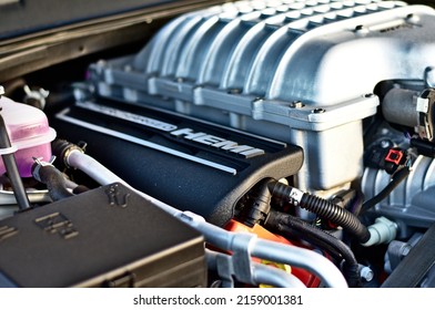 GILBERT, UNITED STATES - Nov 02, 2019: A Fantastic Dodge Hemi In A Clean Engine Bay At Sunlight