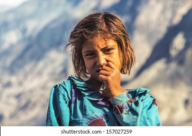 GILGIT, PAKISTAN - Juli 1: Portrait Of Unknown Farmer Woman On Juli 1, 1988 In Gilgit, Pakistan. People Suffer In That Area Because Of The Afghanistan War. She Holds Some Rupees In Her Hand.