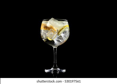Gin tonic - Shutterstock ID 530197561