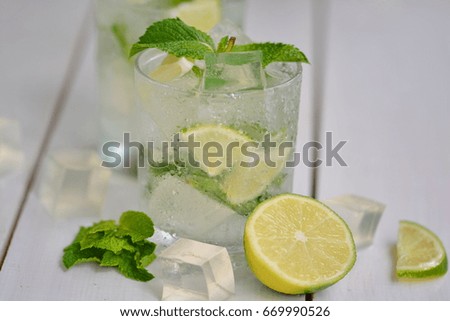 Gin & Tonic with mint, lime and ice