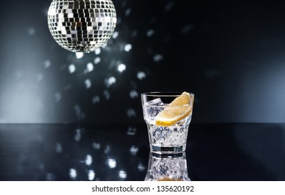 Gin Tonic Tom Collins On The Dance Floor