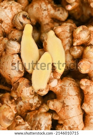 Ginger root and ginger slice. Fresh ginger root and ground ginger spice.