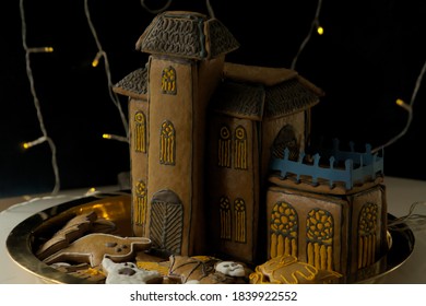 Gingerbread hounted house and cookies