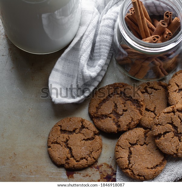 Gingersnap cookies\
with milk and cinnamon\
sticks