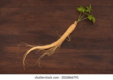 Ginseng And Acanthopanax Trifoliatus Green Leaf On An Old Wood Background.top View,flat Lay.