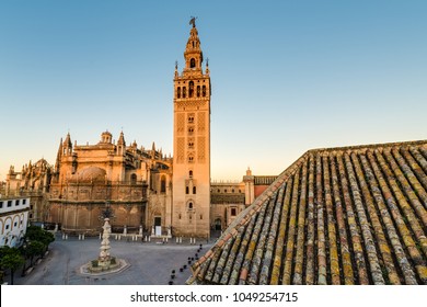 Giralda De Sevilla Imagenes Fotos De Stock Y Vectores Shutterstock