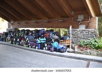 Imagenes Fotos De Stock Y Vectores Sobre Alaska Snow Ski