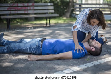 Girl Assists An Unconscious Guy After Accident