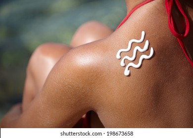 Girl Back With Sunburn And Wave Of Sun Lotion 