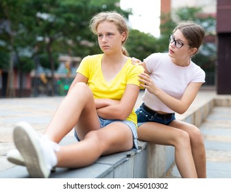 Girl begging offended female friend to remain friends after quarrel