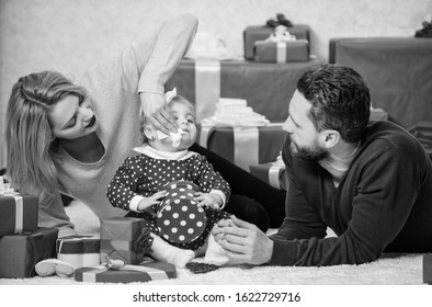 Girl With Big Heart. Valentines Day. Happy Family With Present Box. Love And Trust In Family. Bearded Man And Woman With Little Girl. Shopping Online. Boxing Day. Father, Mother And Doughter Child.