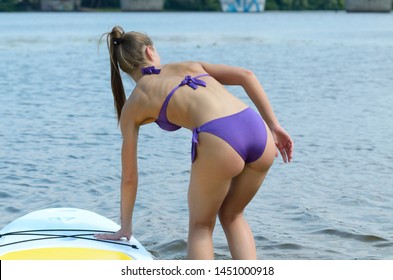 Young Teen Girls Bend Over Bikinis