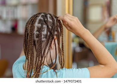 girl with braids in the beauty salon