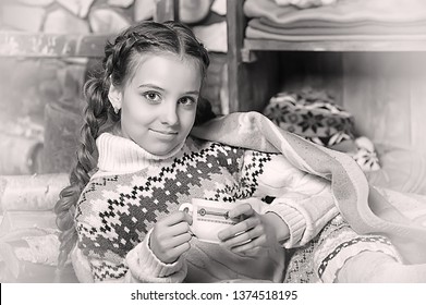 外人 女性 くつろぐ 部屋 冬 の画像 写真素材 ベクター画像 Shutterstock