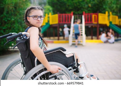 21,401 Girl On Wheelchair Images, Stock Photos & Vectors | Shutterstock