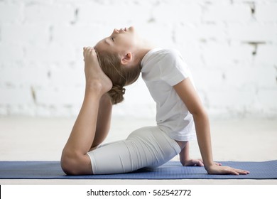 80 Little Girls Yoga Backbend Images, Stock Photos & Vectors | Shutterstock